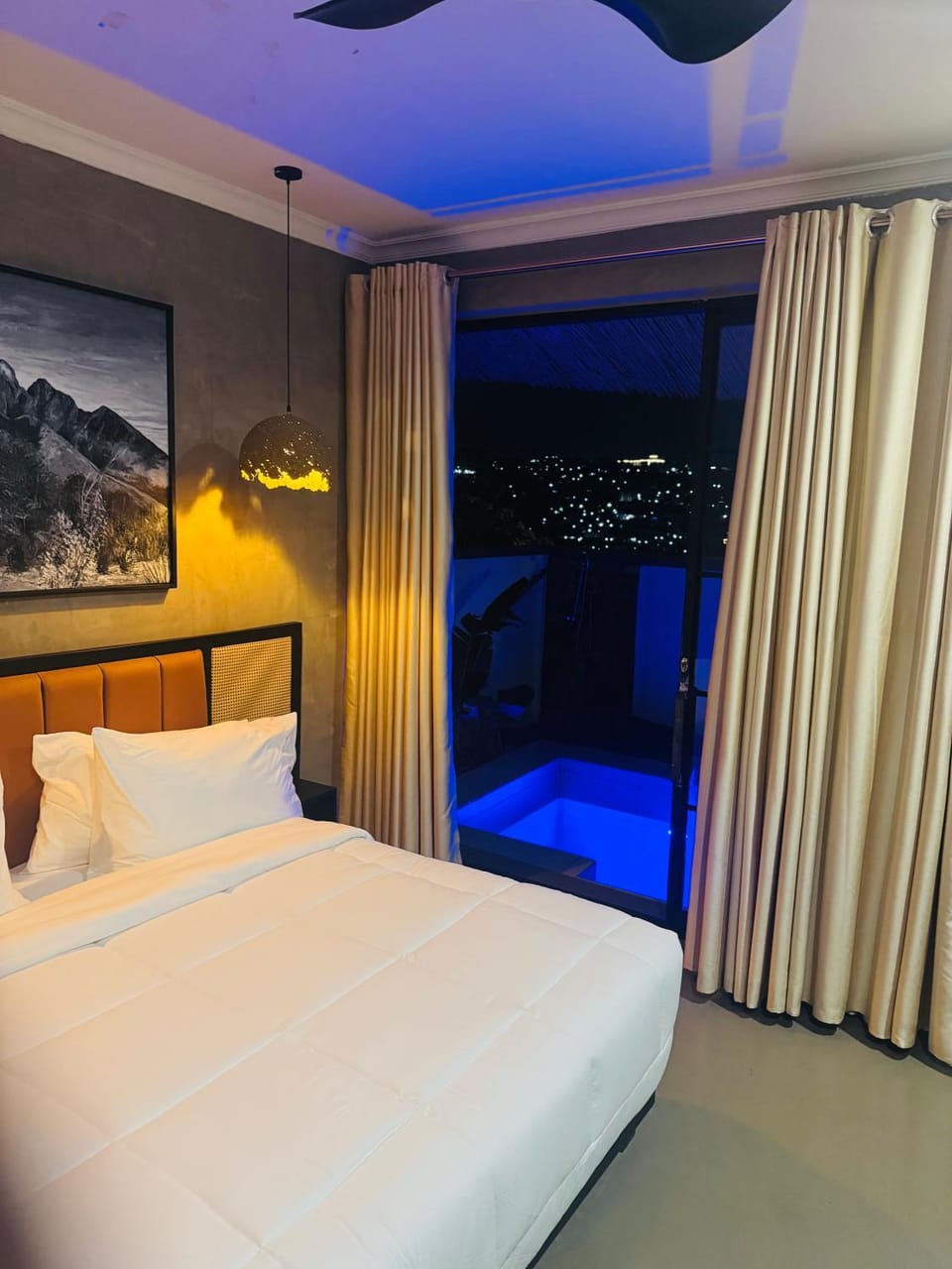 Night, Bedroom, Swimming pool