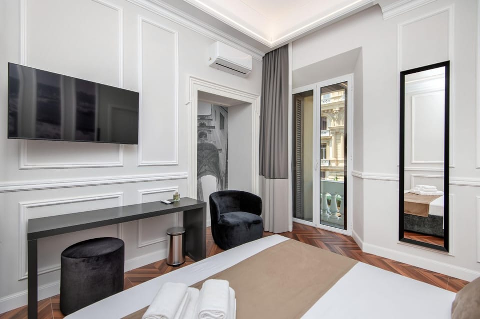 Bed, TV and multimedia, Bedroom, towels, air conditioner