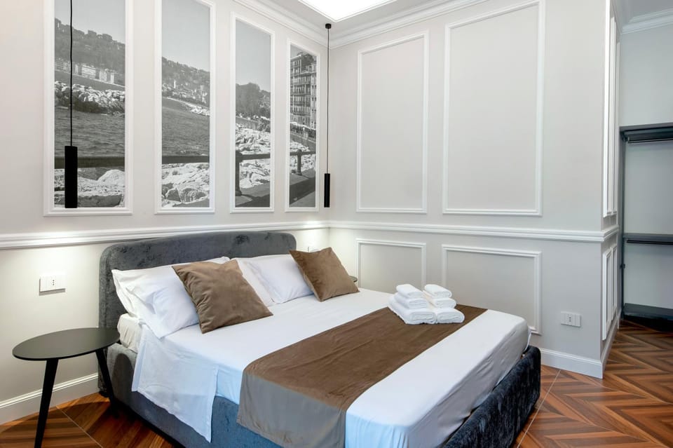 Bed, Bedroom, towels