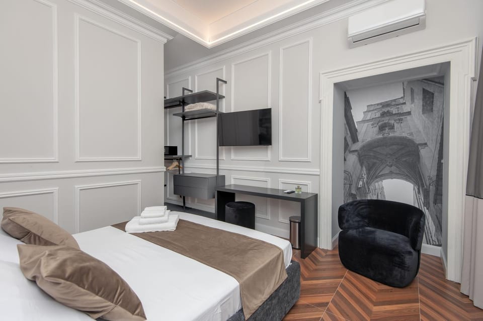 Bed, TV and multimedia, Bedroom, air conditioner