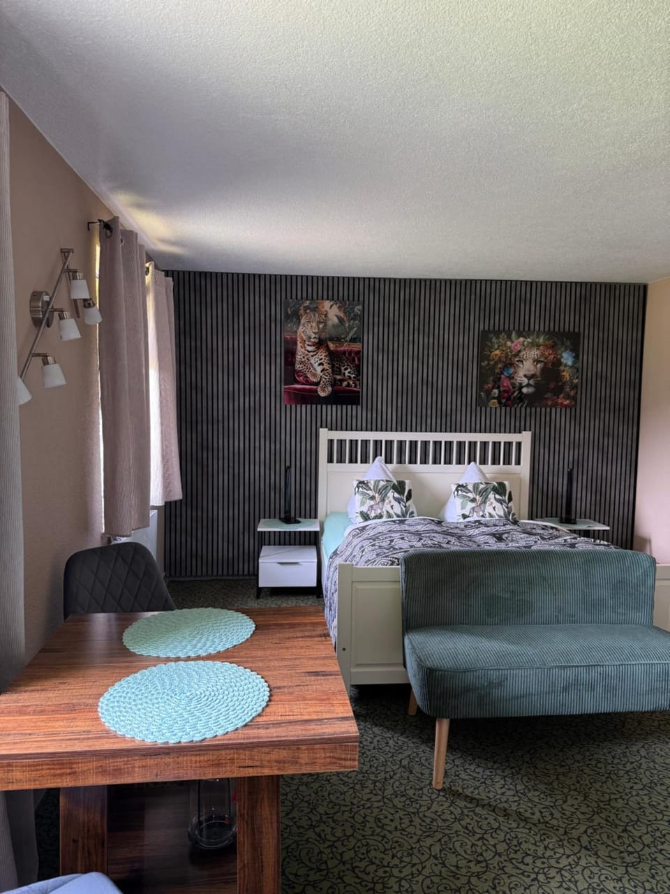 Bed, Photo of the whole room