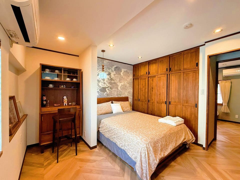 Bed, Kitchen or kitchenette, Photo of the whole room, wardrobe