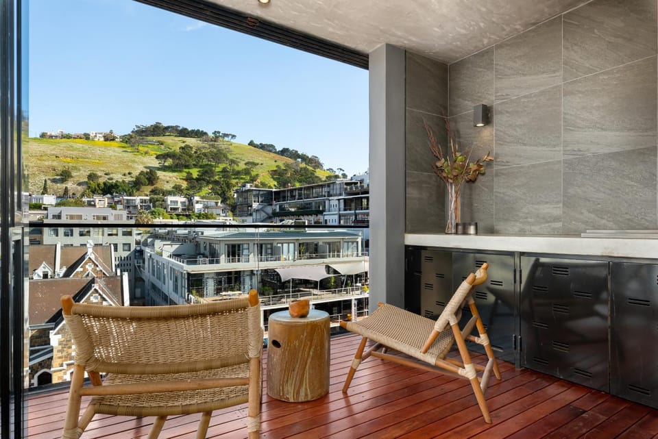 Luxury De Waterkant Stay with Private Hot Tub Apartment in Cape Town