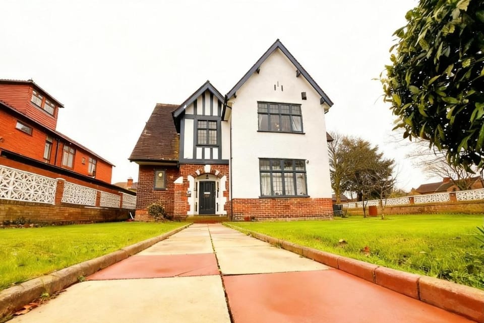 Charming Duplex Apartment Free Wifi Old Trafford Manchester Apartment in Stretford