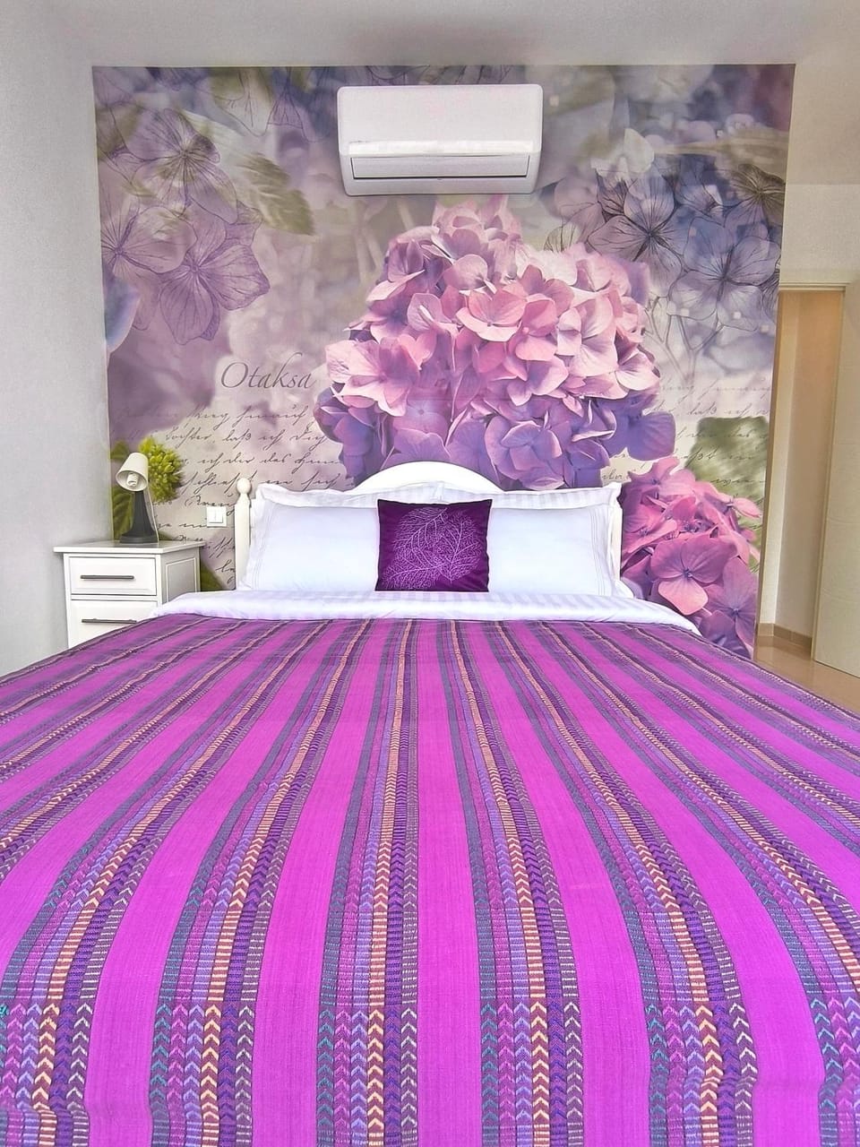Bed, Photo of the whole room, Bedroom, air conditioner
