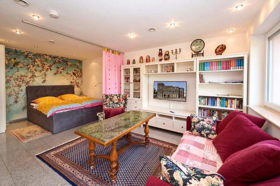 Communal lounge/ TV room, Bathroom, Living room, Photo of the whole room, Bedroom