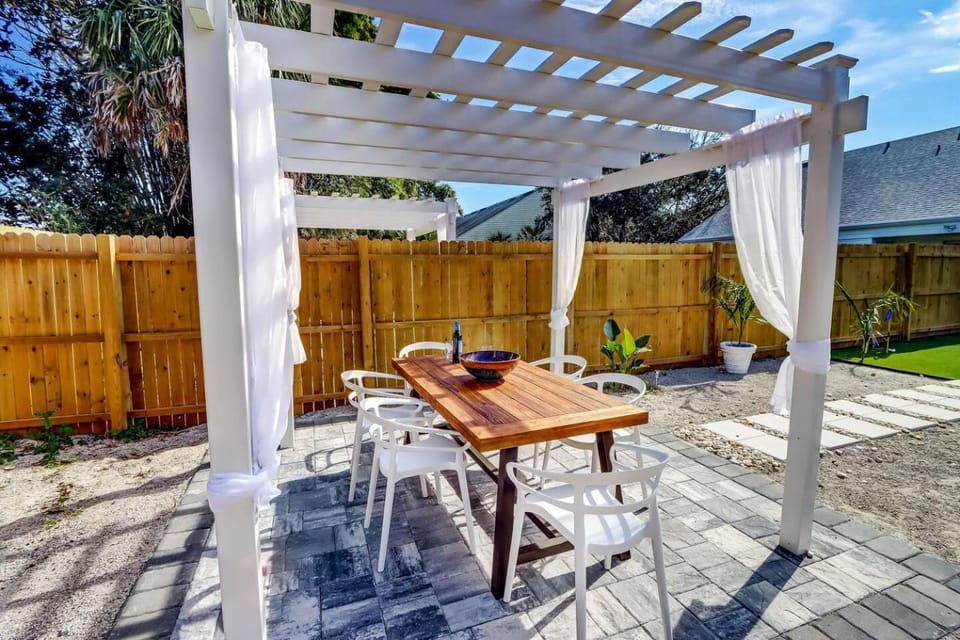 Patio, Dining area