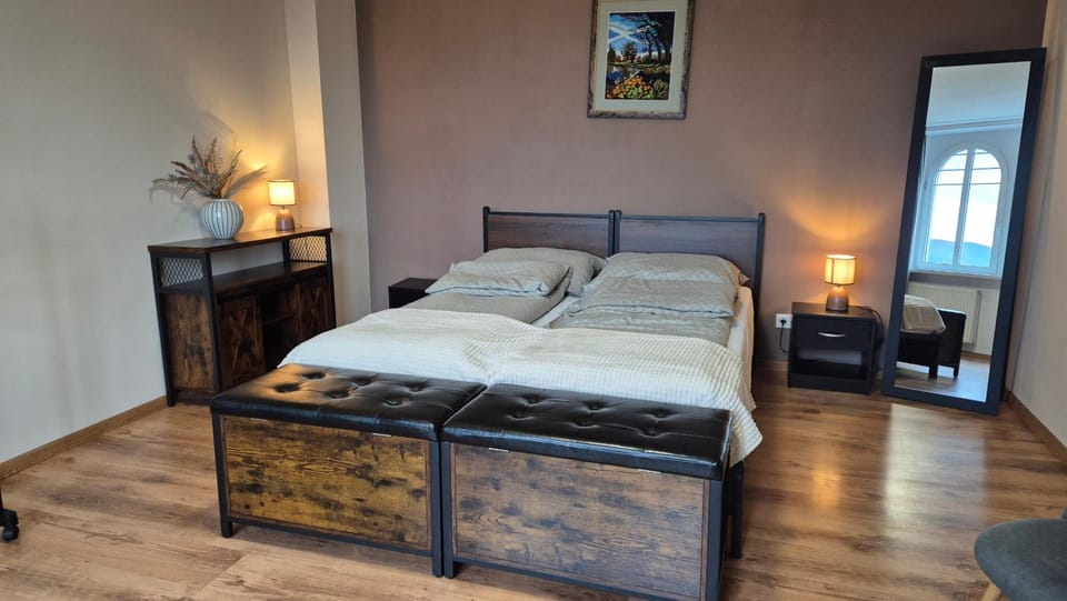 Bed, Photo of the whole room, Bedroom