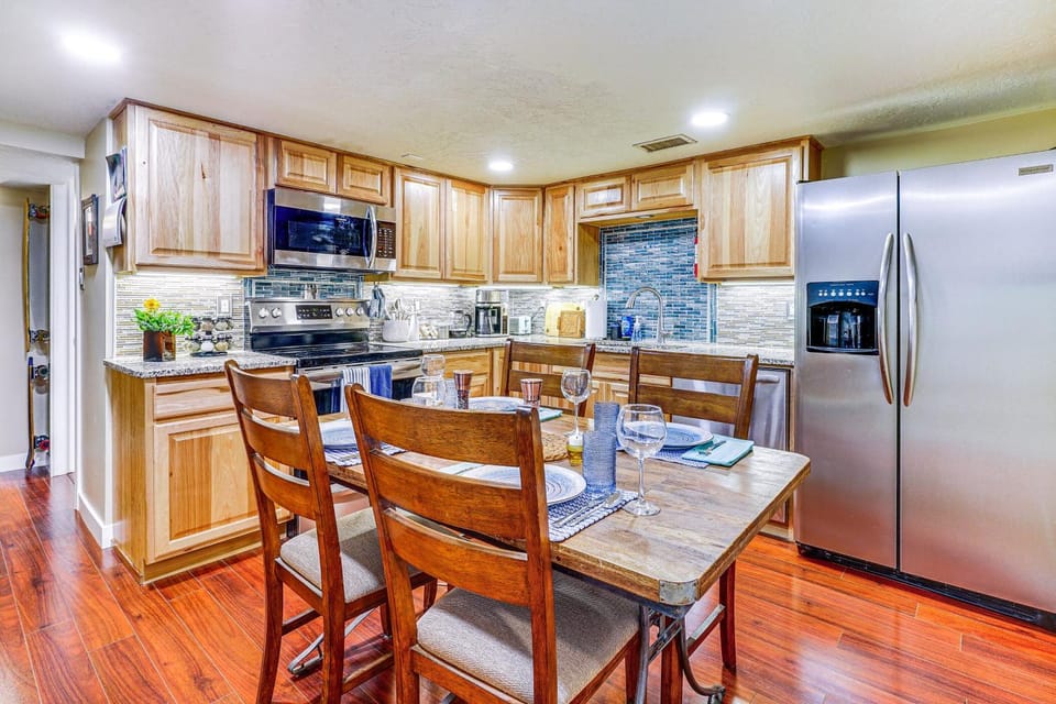 Near Hiking, Dining & Parks! Sunny SLC Retreat Apartment in Millcreek