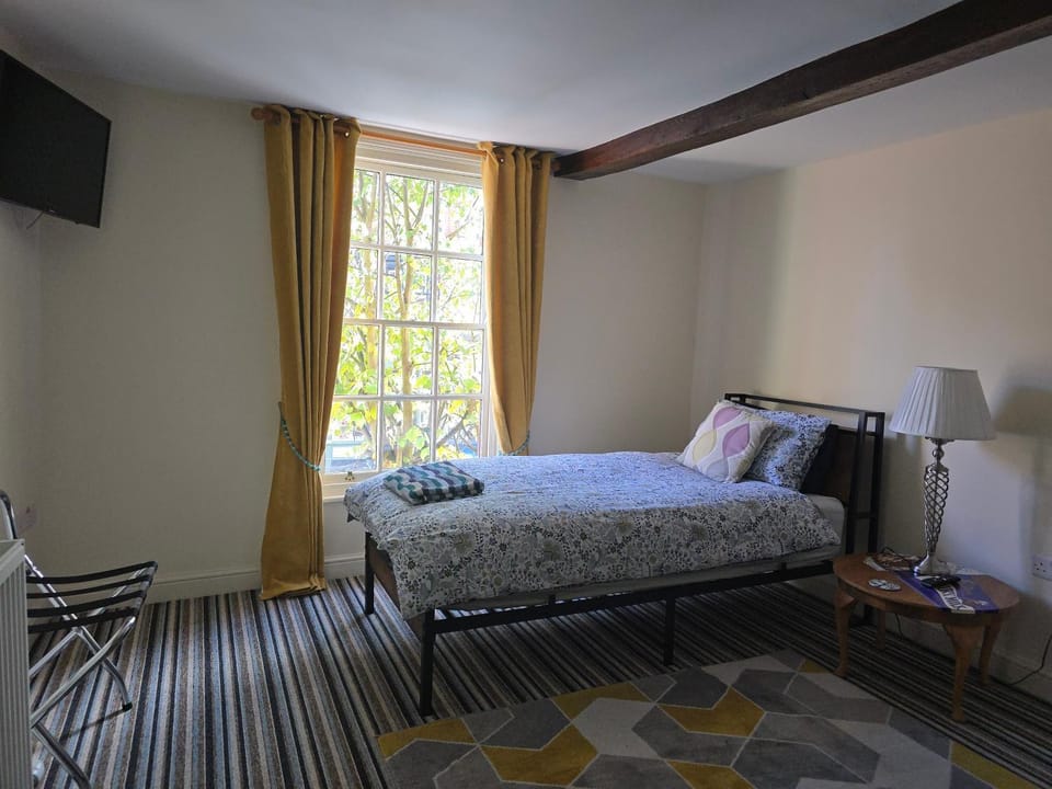 Cozy Double Room - The Unicorn Hotel Hotel in Wales