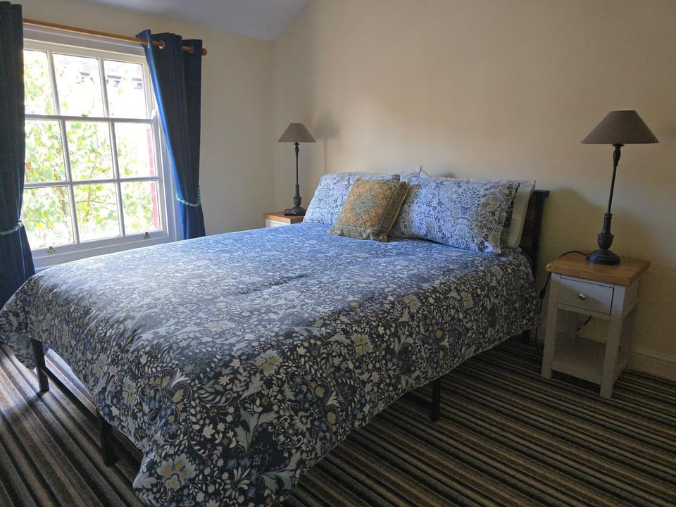 Cozy Double Room - The Unicorn Hotel Hotel in Wales