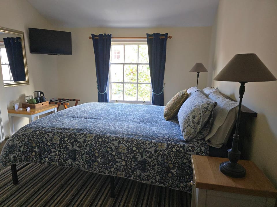 Cozy Double Room - The Unicorn Hotel Hotel in Wales