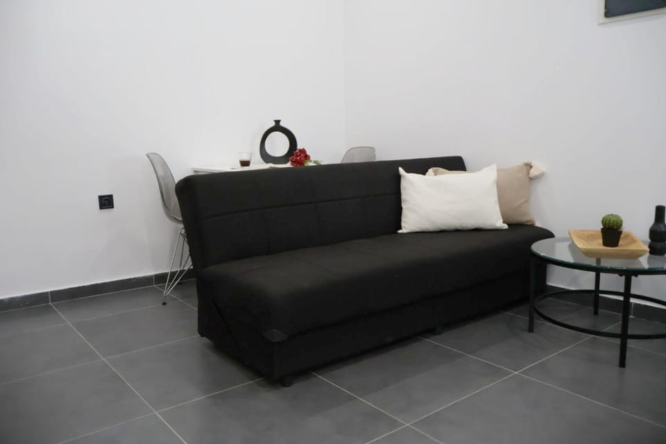 Porto Piraeus Suites Near Maniatika Metro Station-GF1 Apartment in Pireas