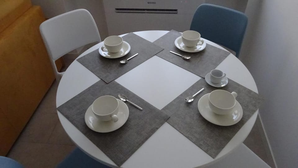 Coffee/tea facilities, Dining area, Breakfast