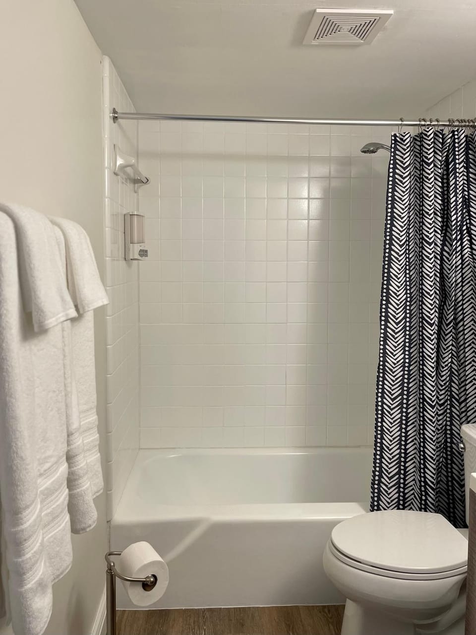 Shower, Toilet, Bathroom, Bath, towels