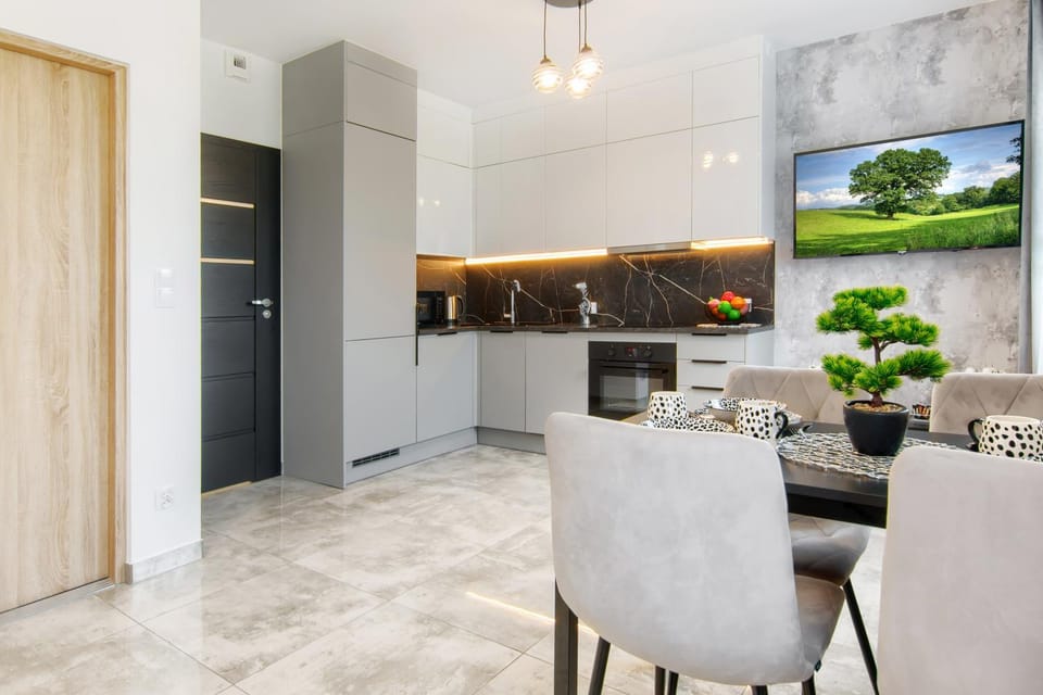 TV and multimedia, Kitchen or kitchenette, Living room, Seating area, Dining area, oven, stove