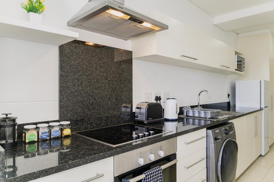 Coffee/tea facilities, Kitchen or kitchenette, oven, pet friendly, stove, toaster, washing machine, dryer