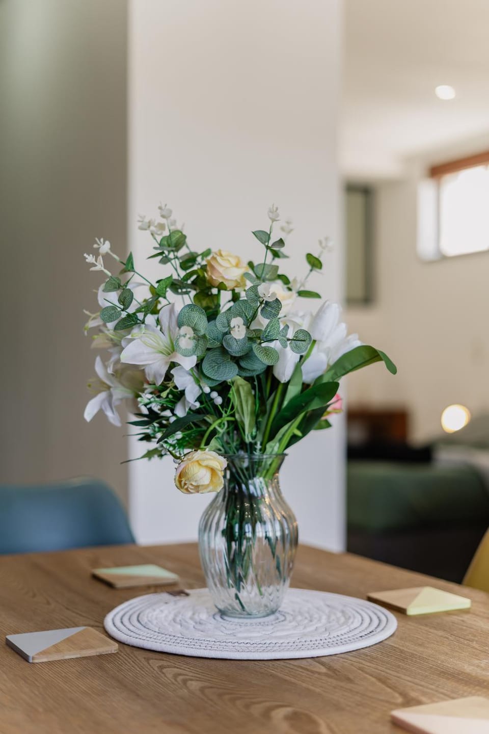Living room, Decorative detail, Dining area