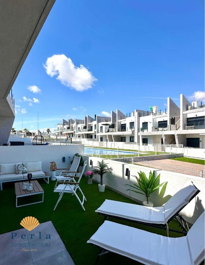 Patio, Seating area, sunbed