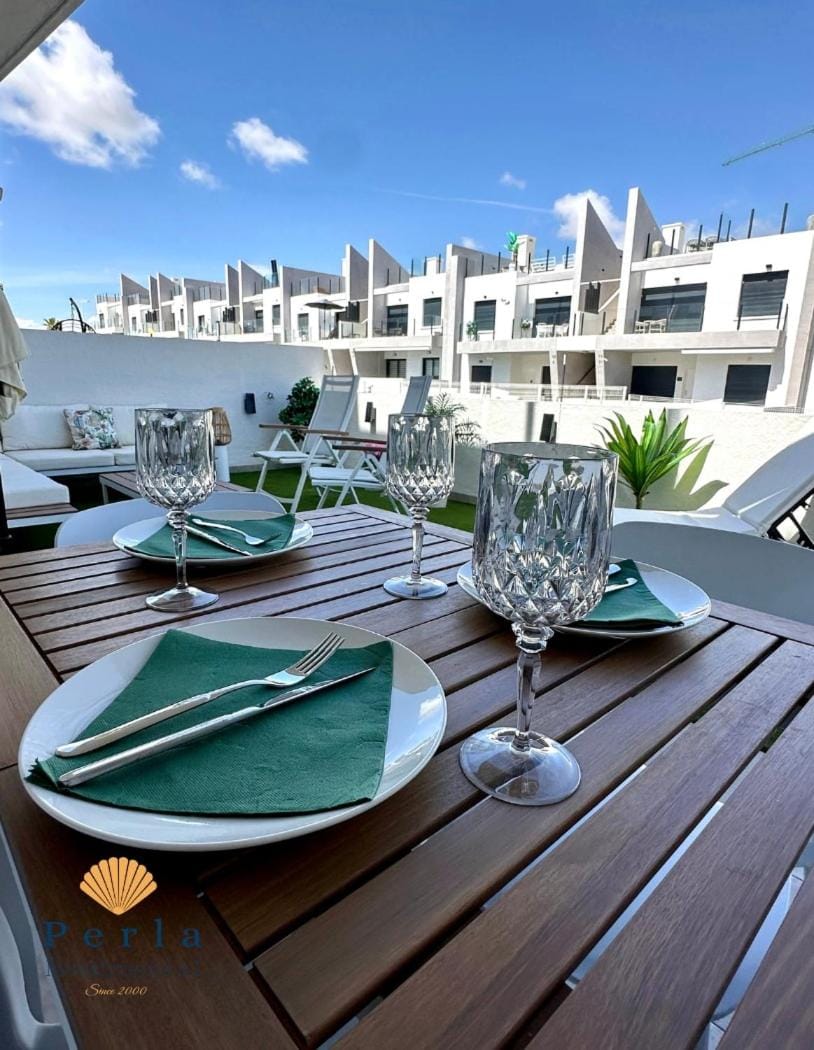 Food and drinks, Dining area, Food