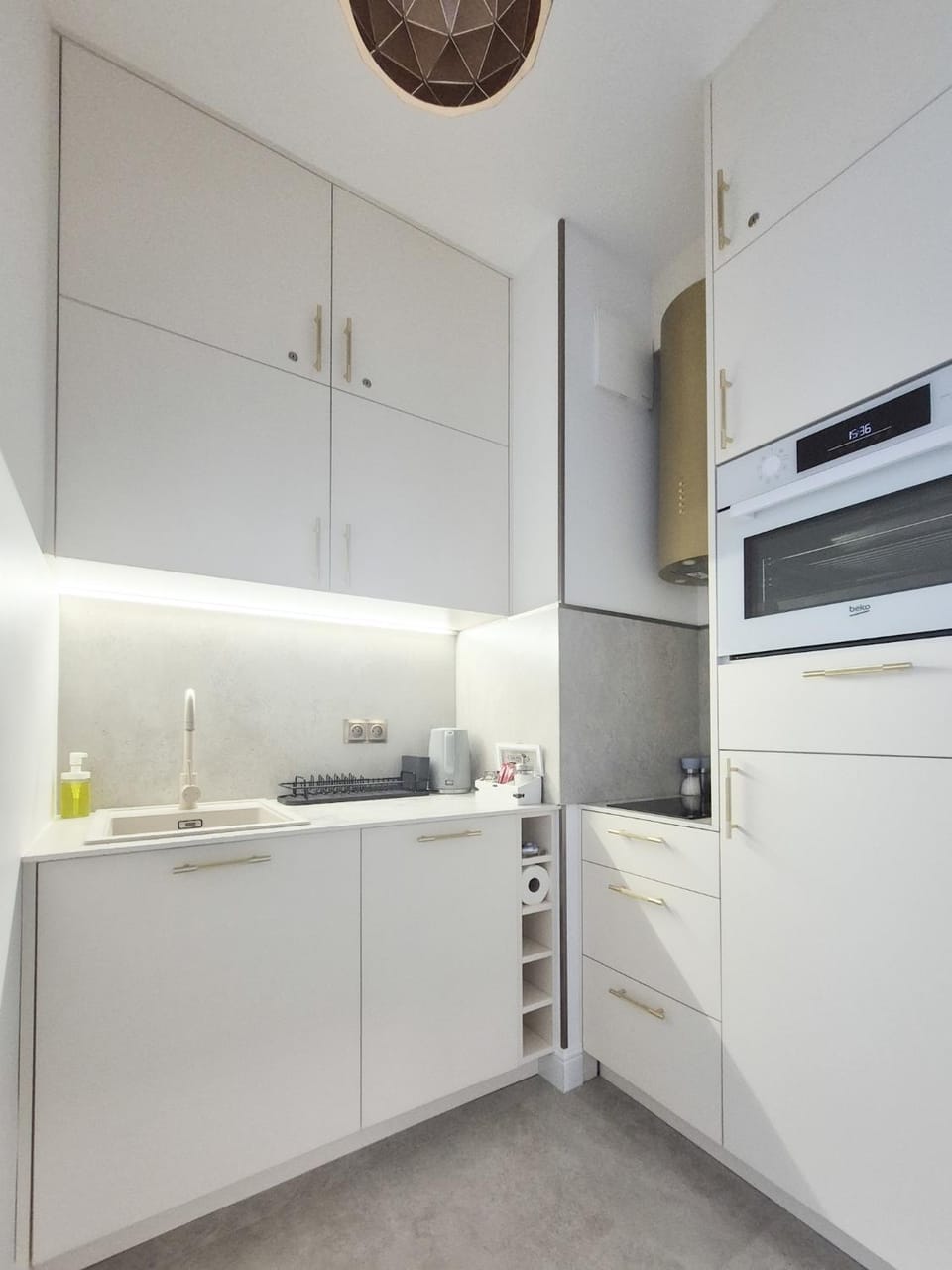 Kitchen or kitchenette, oven