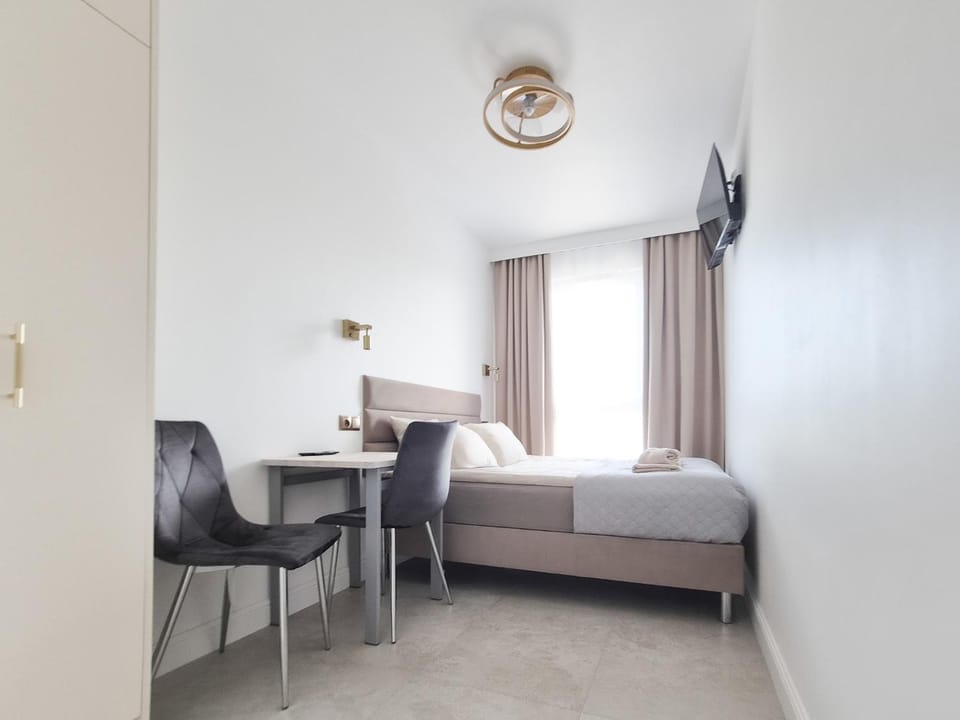 Bed, TV and multimedia, Bedroom, heating, towels, wardrobe