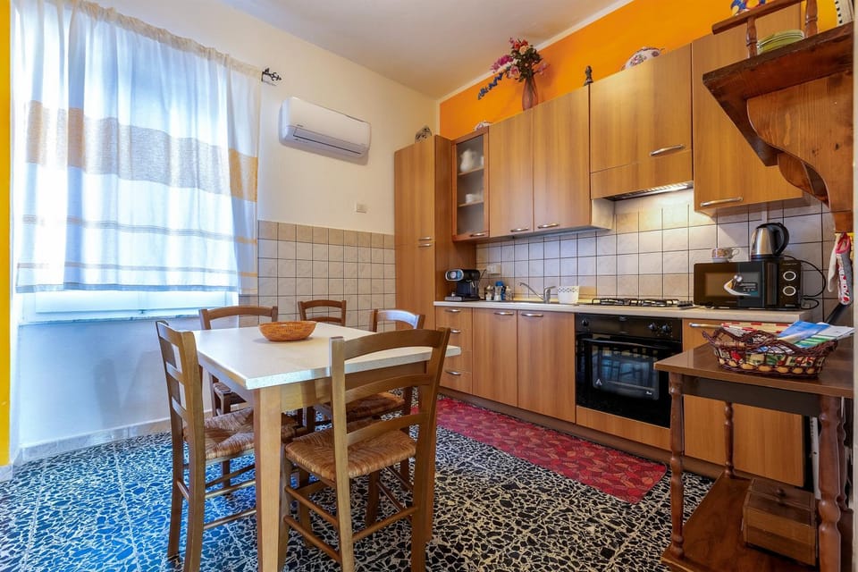 Property building, Kitchen or kitchenette, Living room