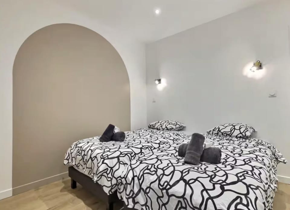 Bed, Photo of the whole room, Bedroom