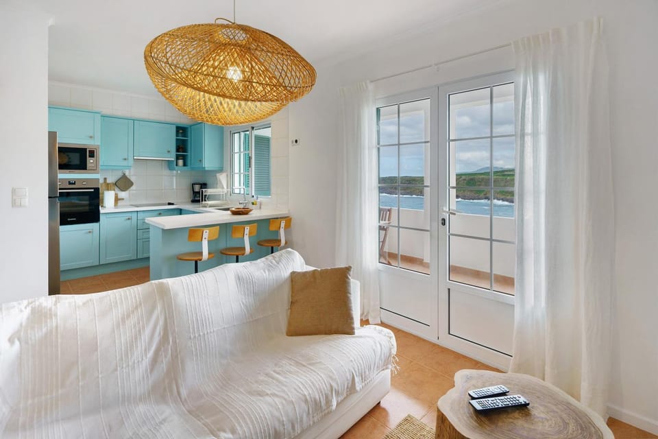 Beach House - Mountain And Ocean Apartment in Azores District