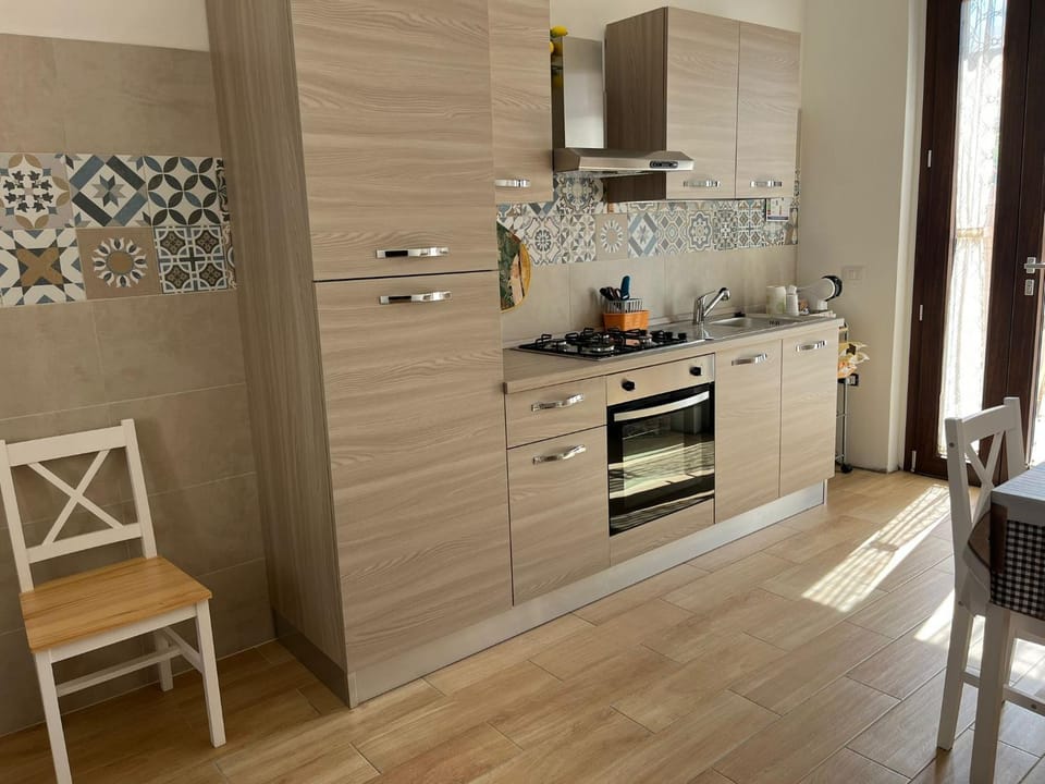 Kitchen or kitchenette, Kitchen or kitchenette