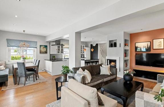 Communal lounge/ TV room, TV and multimedia, Living room, Seating area, Dining area