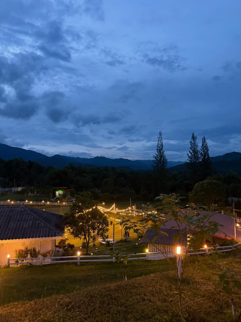 บ้านเนินเขา รีสอร์ท&แคมป์ปิ้ง Bed and Breakfast in Thailand