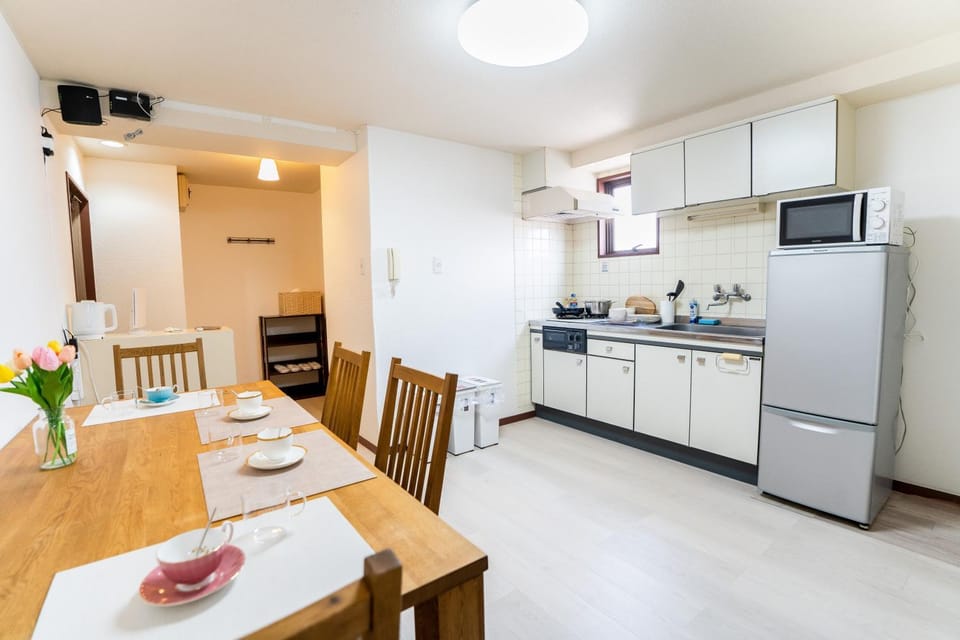 Kitchen or kitchenette, Dining area, stove