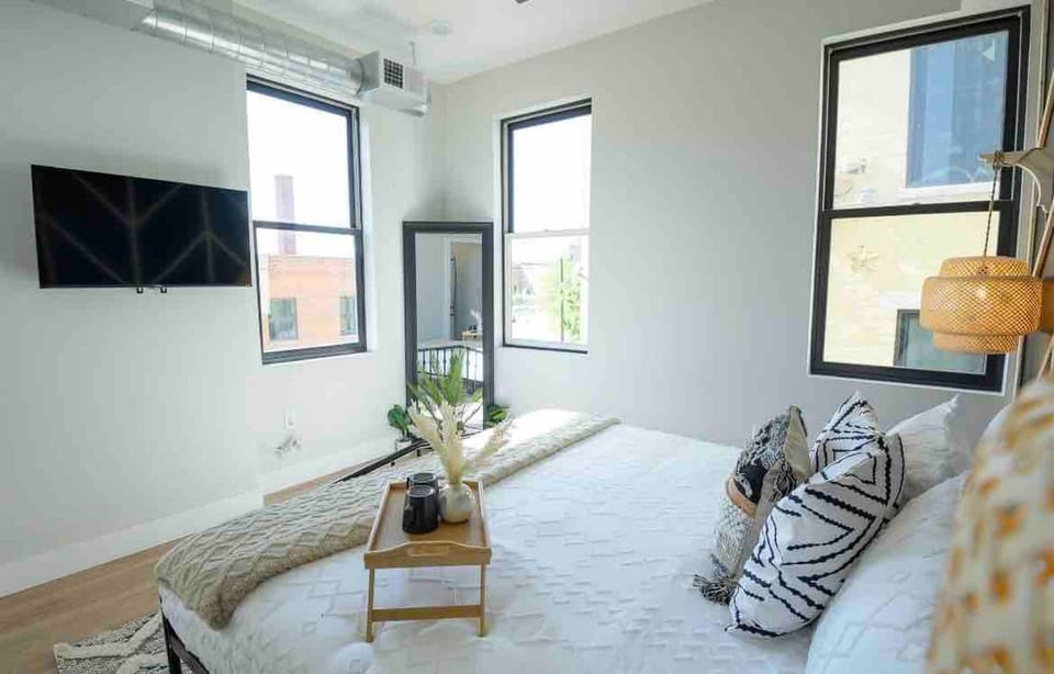 Bed, Photo of the whole room, Bedroom