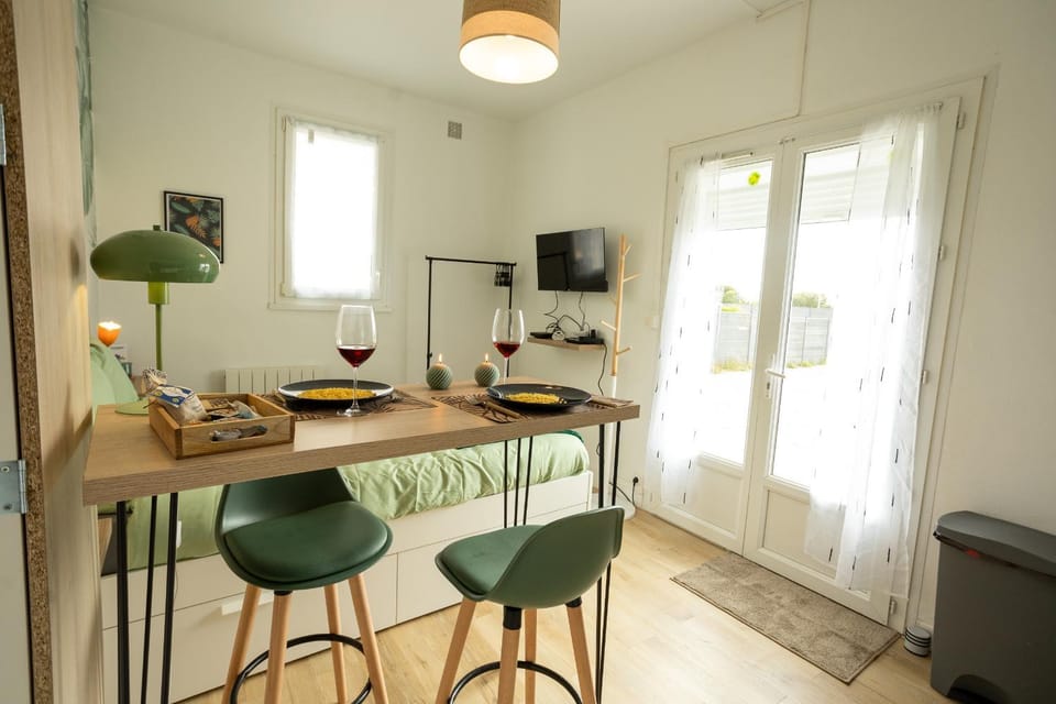 Jungle Studio - Déco tropicale et confort moderne Apartment in Pays de la Loire