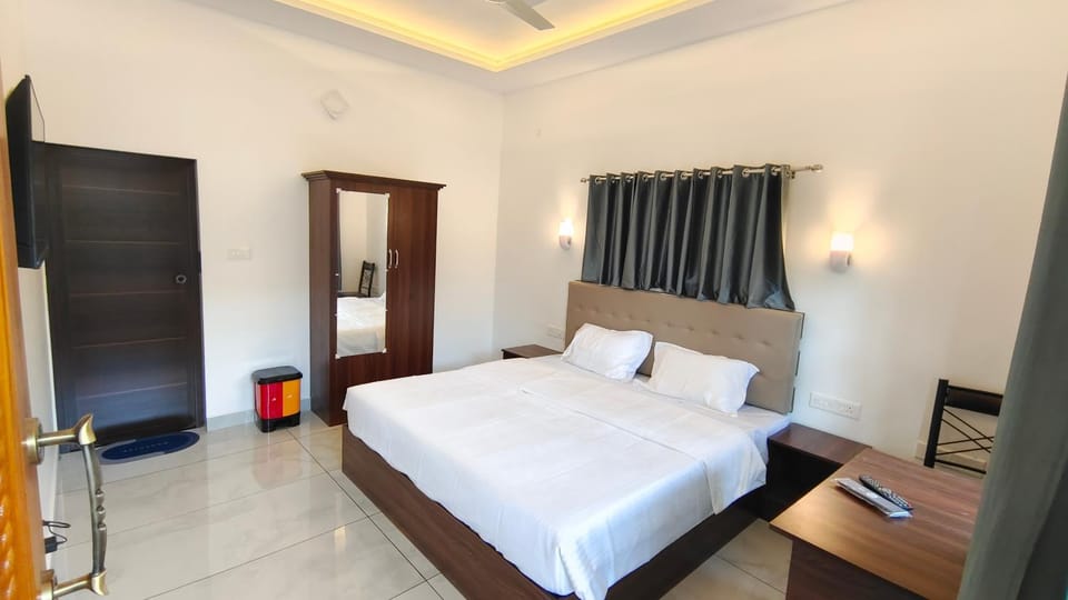 Bed, TV and multimedia, Photo of the whole room, Bedroom, wardrobe