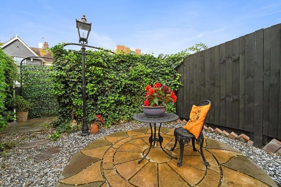 Beautiful Home at the Heart of Colchester Great for Commuters or Professionals Apartment in Colchester