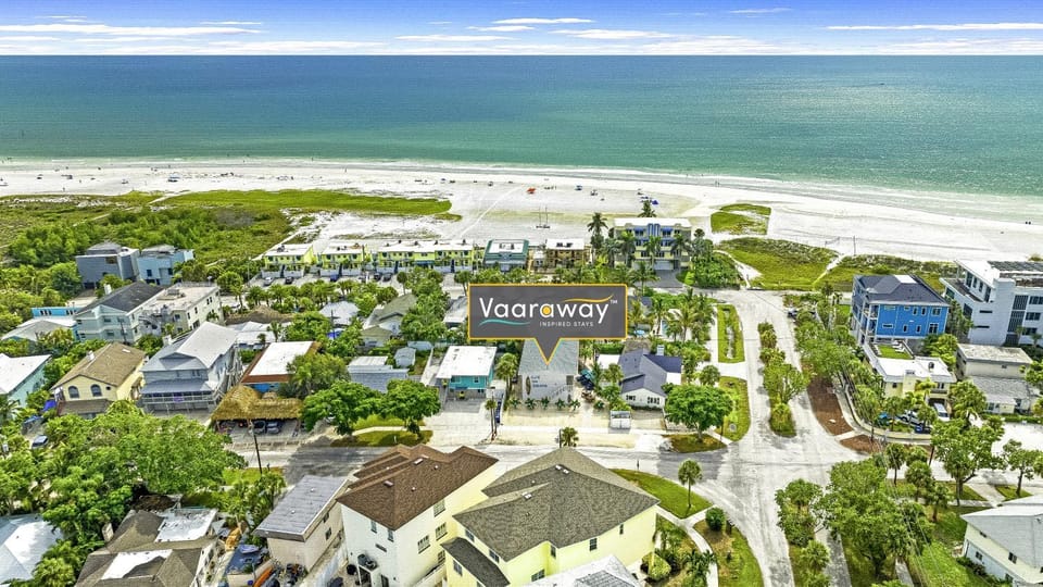 Sea Dream - Pet Friendly, Located in Siesta Key Village, Steps to Siesta Key Beach! House in Siesta Beach