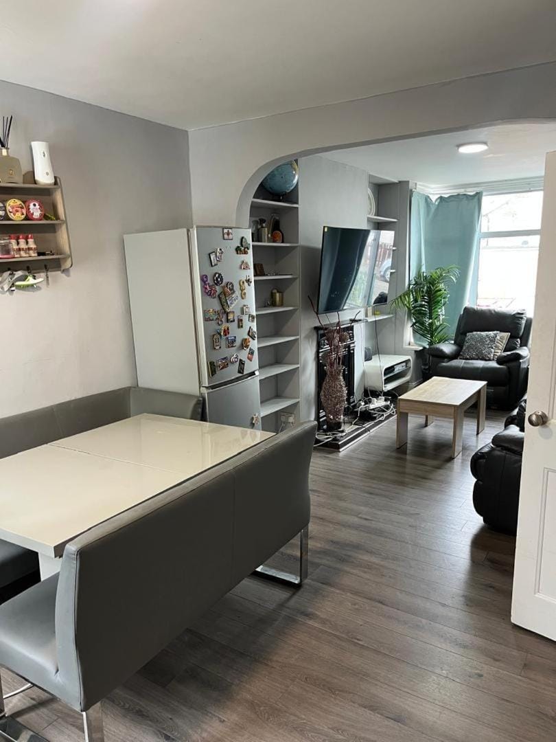 Kings Room Vacation rental in Slough