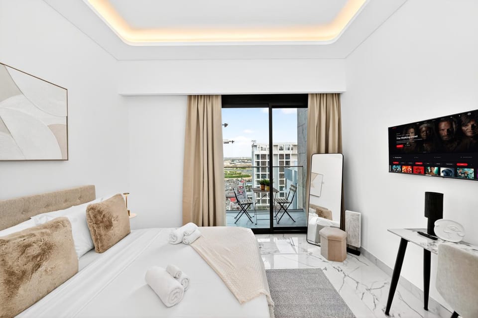 Communal lounge/ TV room, Bed, TV and multimedia, Living room, Photo of the whole room, Seating area, Evening entertainment, Bedroom
