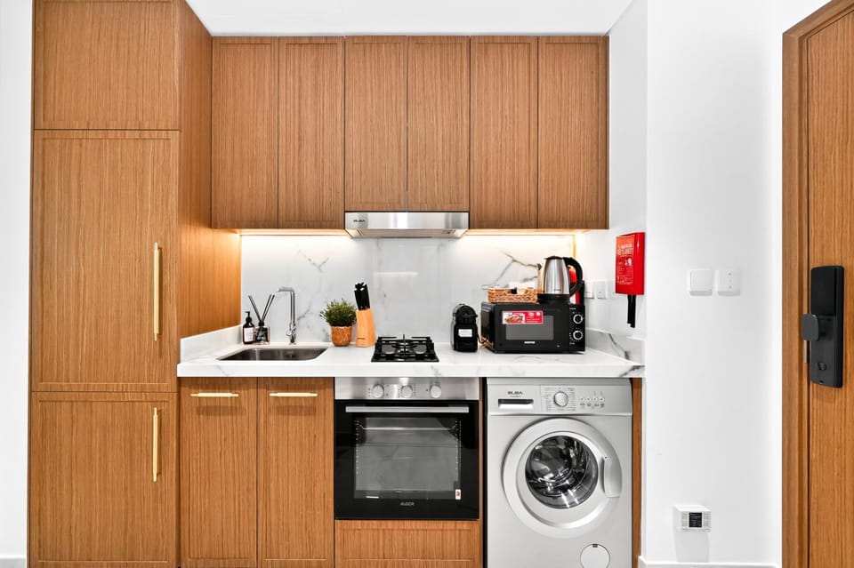 Coffee/tea facilities, Kitchen or kitchenette, minibar, oven, stove, washing machine