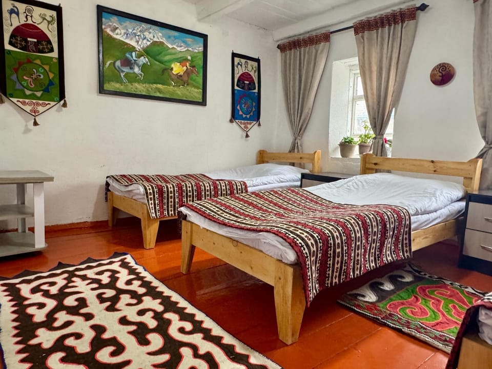 Bed, Photo of the whole room, City view