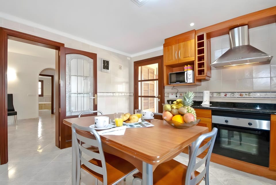 Property building, Kitchen or kitchenette, Living room