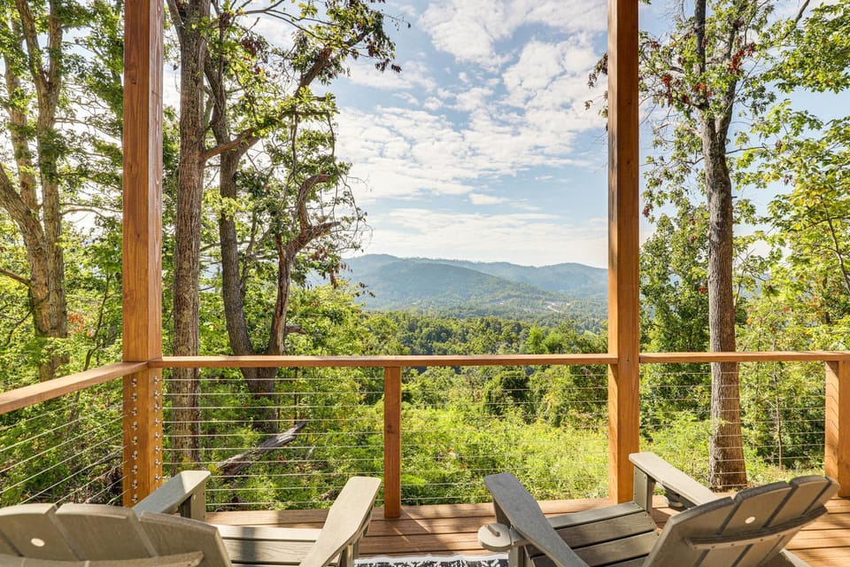 Private Mountaintop Getaway - Panoramic Blue Ridge Views House in Weaverville