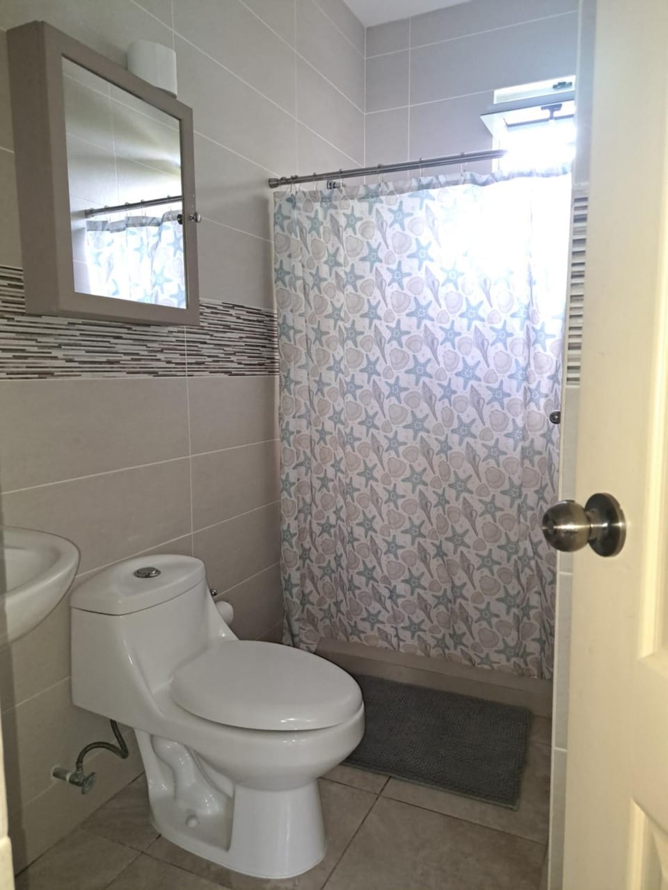 Shower, Toilet