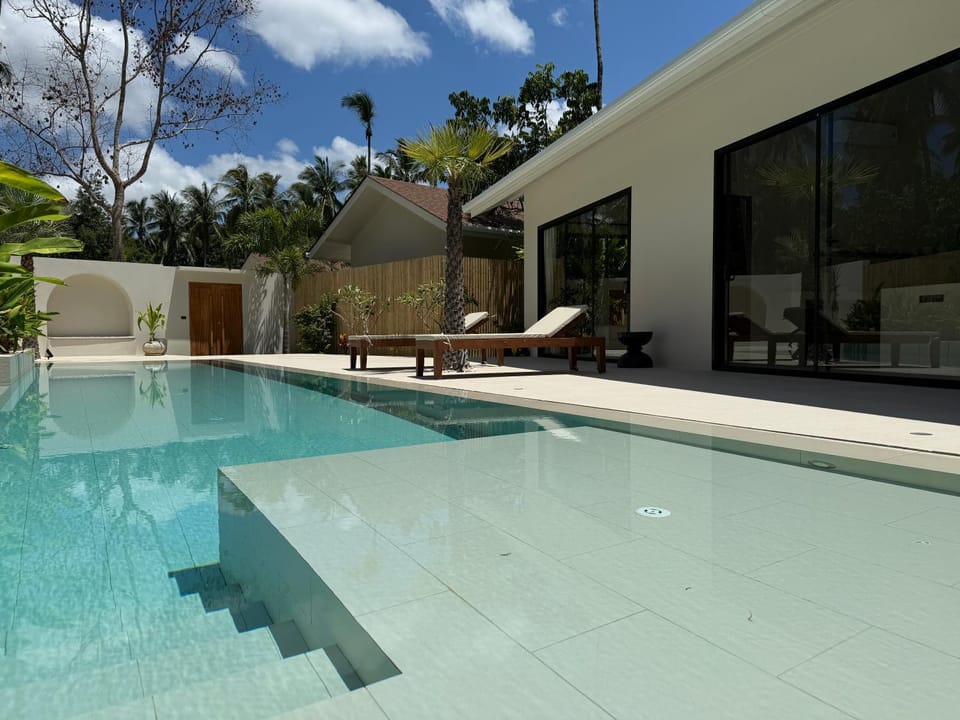 Day, Pool view, Swimming pool, sunbed