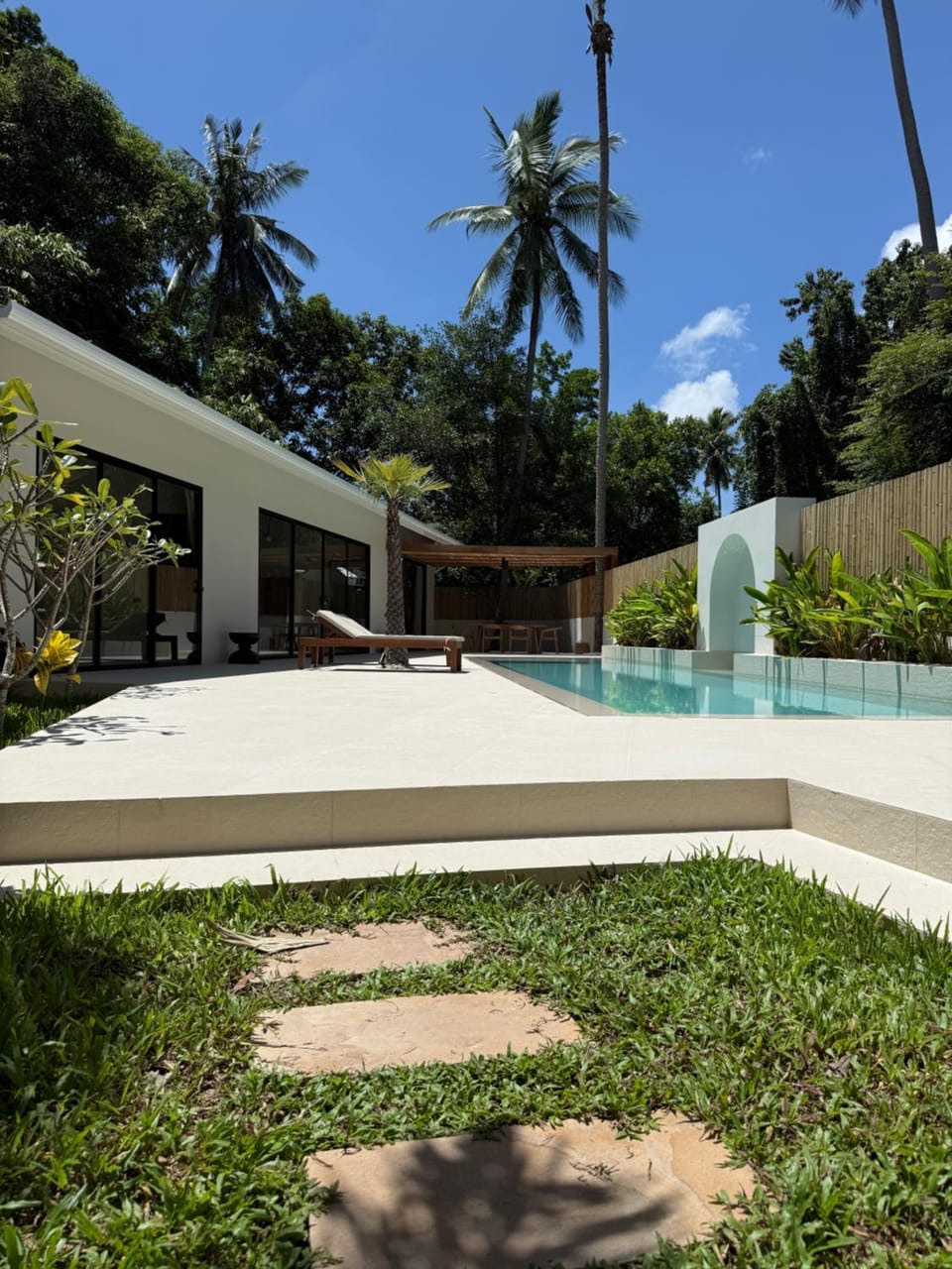 Day, Natural landscape, Garden, Garden, Garden view, Pool view, Swimming pool