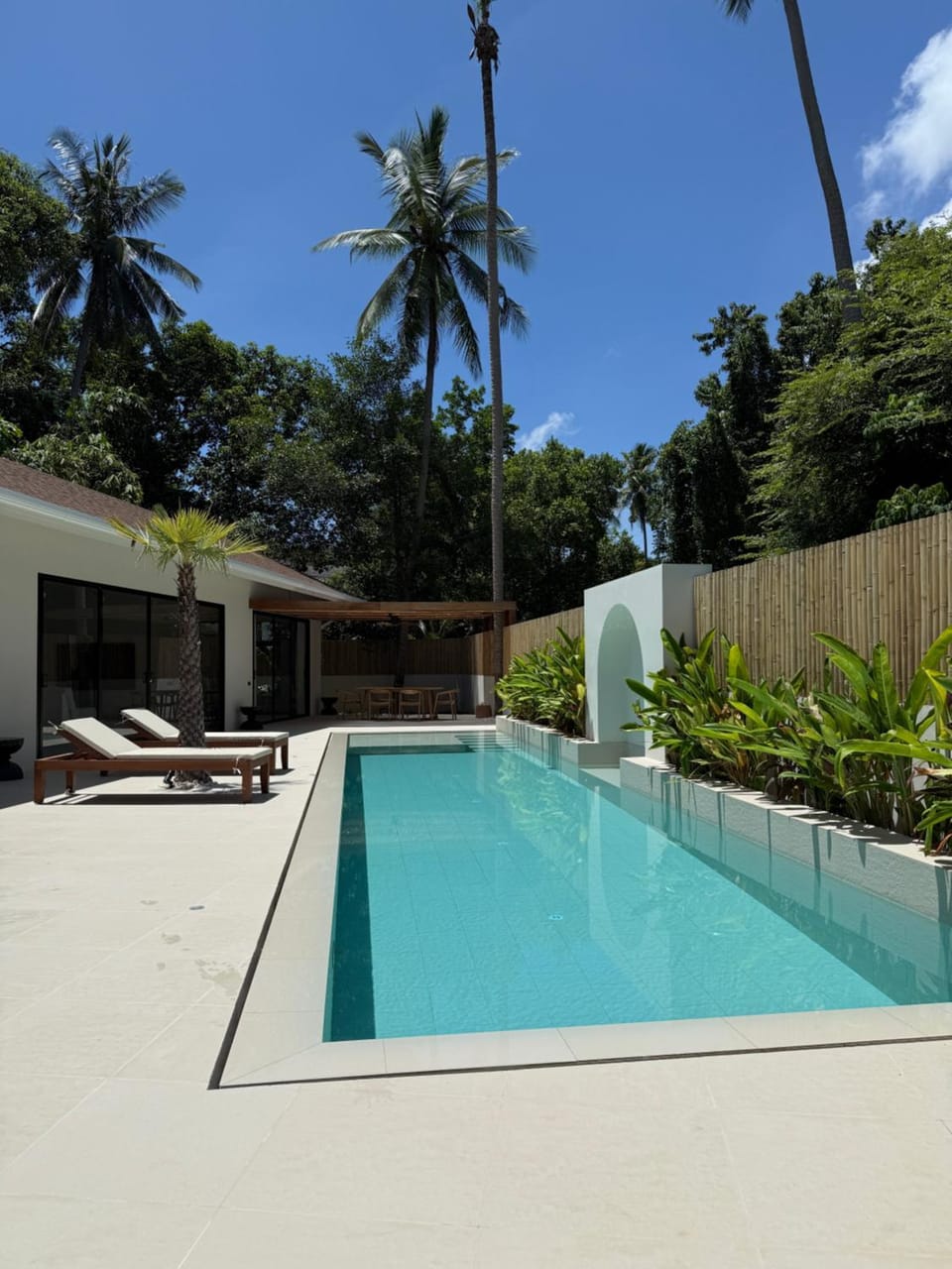 Property building, Day, Garden, Garden view, Pool view, Swimming pool, Swimming pool, sunbed