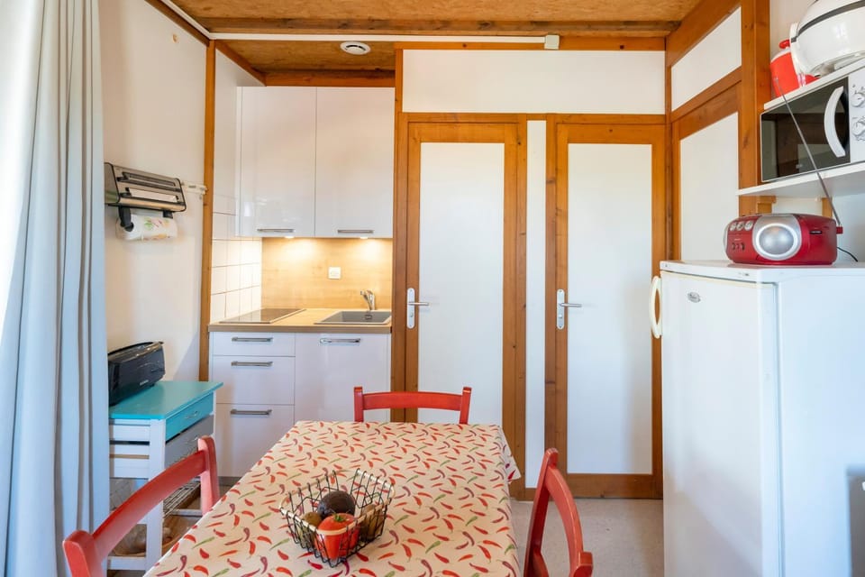 Property building, Kitchen or kitchenette, Living room