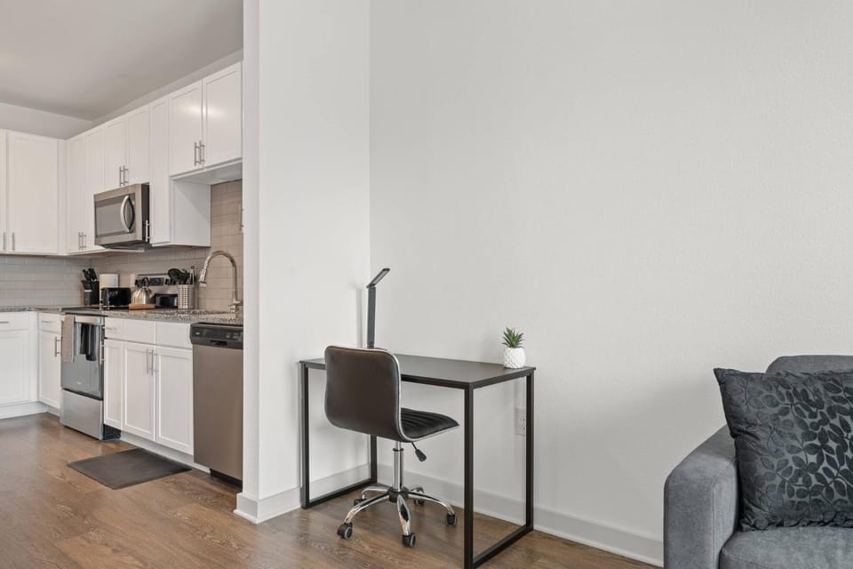 Business facilities, Seating area, Bedroom